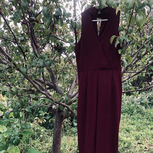Burgundy jumpsuit sleeveless with cute neck collar - Picture 3 of 4